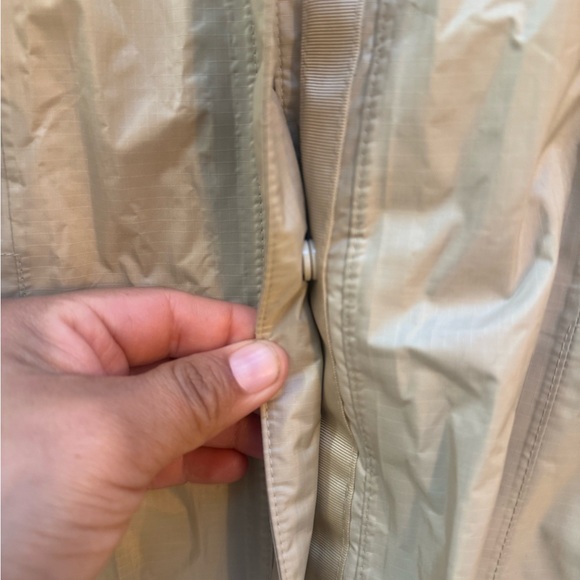 Patagonia Women's Khaki Hooded Lightweight Trench Coat - Picture 7 of 16
